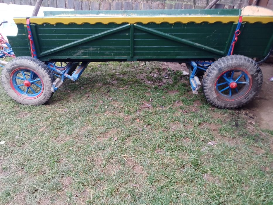 Vând caruță pe esagon roti pe fata 15 pe spate 16