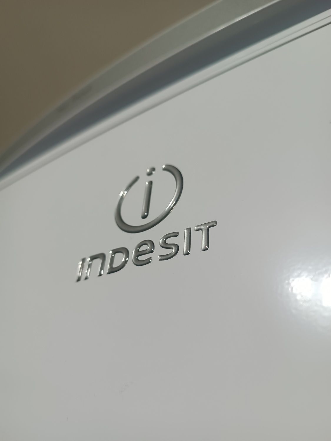 Indesit морозильник