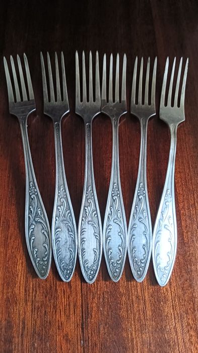 Посуда. Мельхиоровые десертные вилки колосок СССР.