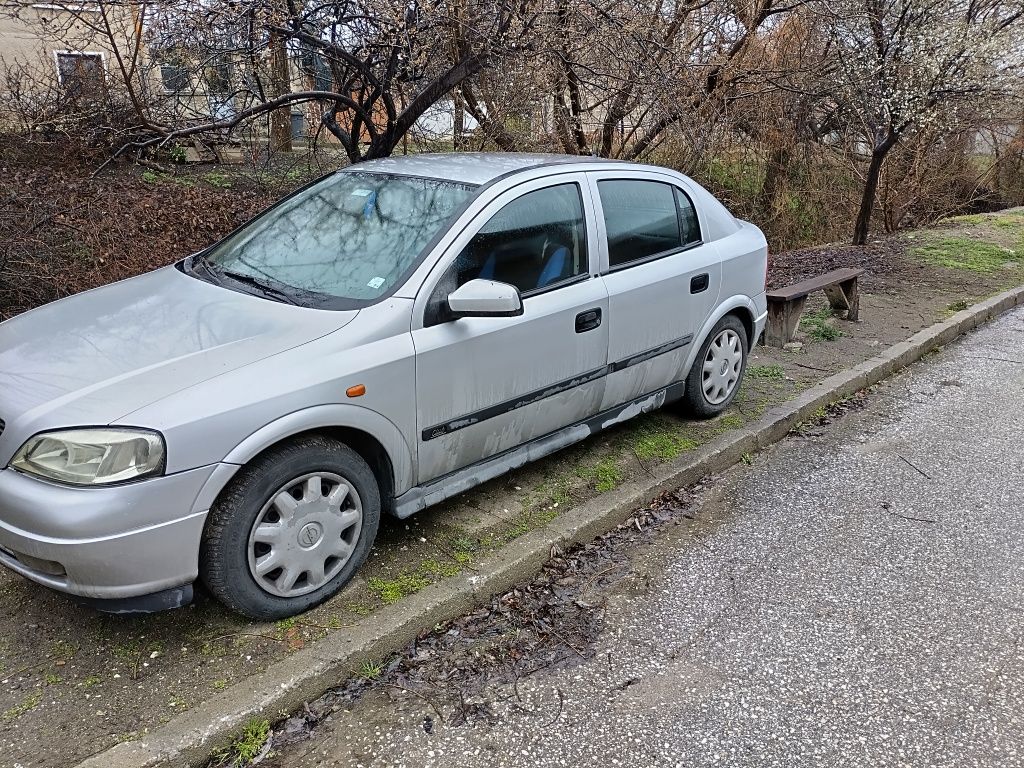 Опел Астра, поддържан и в добро състояние, напълно обслужена