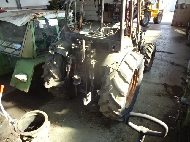 Dezmembrez Tractor Fendt 210