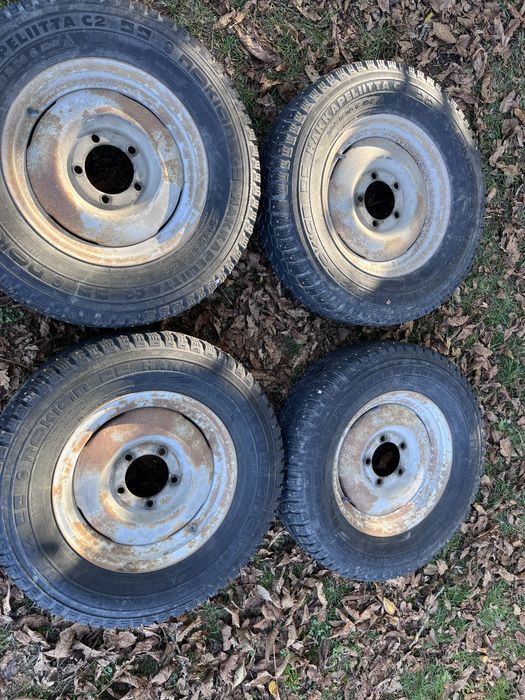 Продавам 4бр зимни гуми с джанти Nokian 205R16 5х139.7