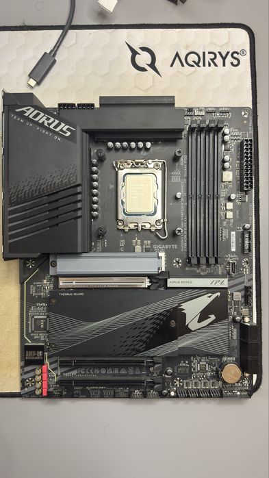 i9-13900kf + Placa de baza Gigabyte Aorus X790 Elite ax Wifi