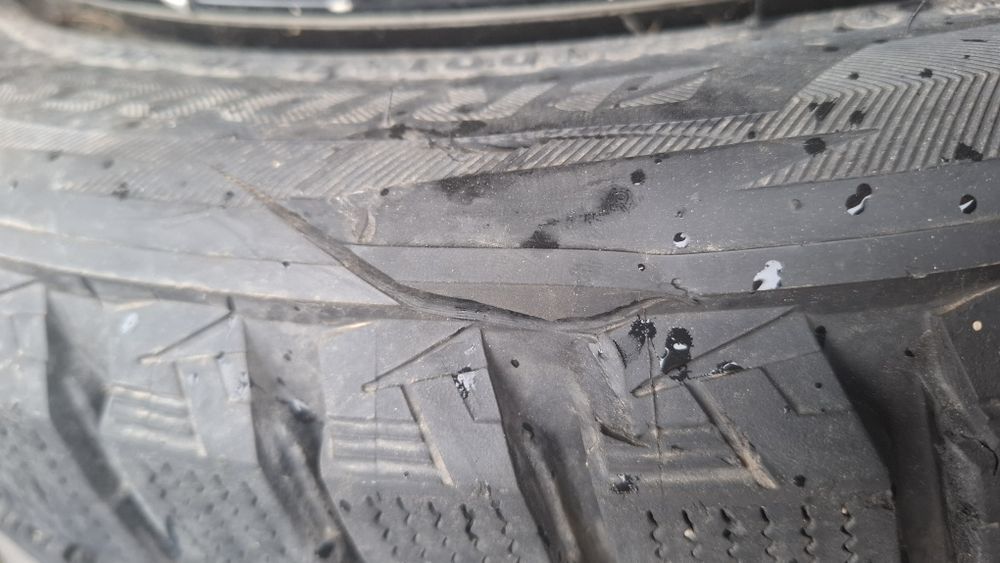Зимни BRIDGESTONE 275 45 20 DOT 0823