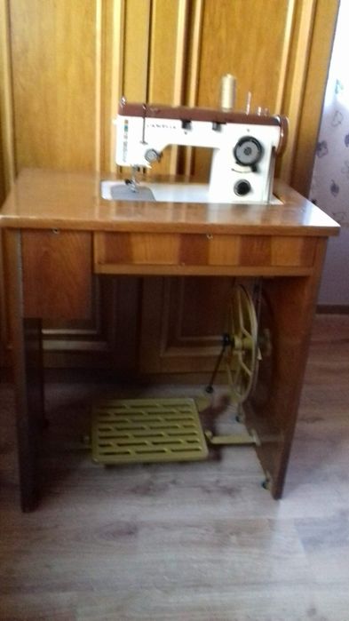 Vindem mașina de cusut