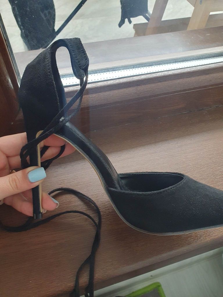 Pantofi stiletto