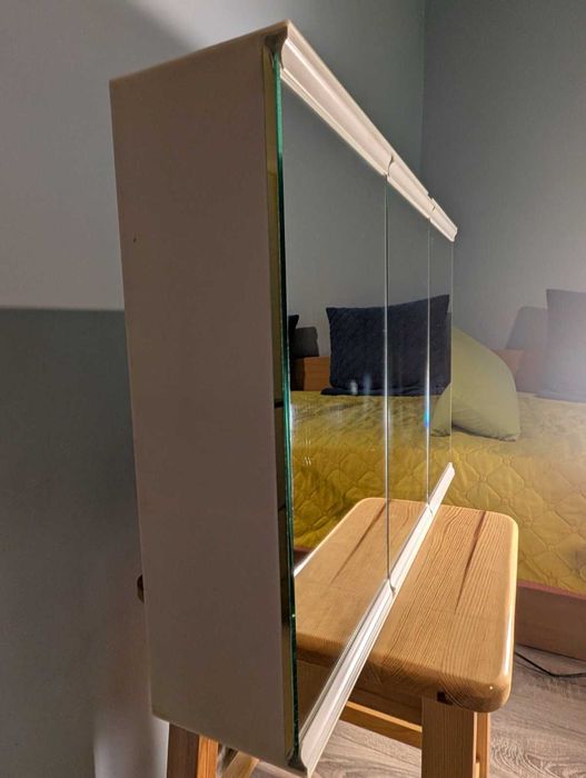 Трикрилен огледален шкаф за баня