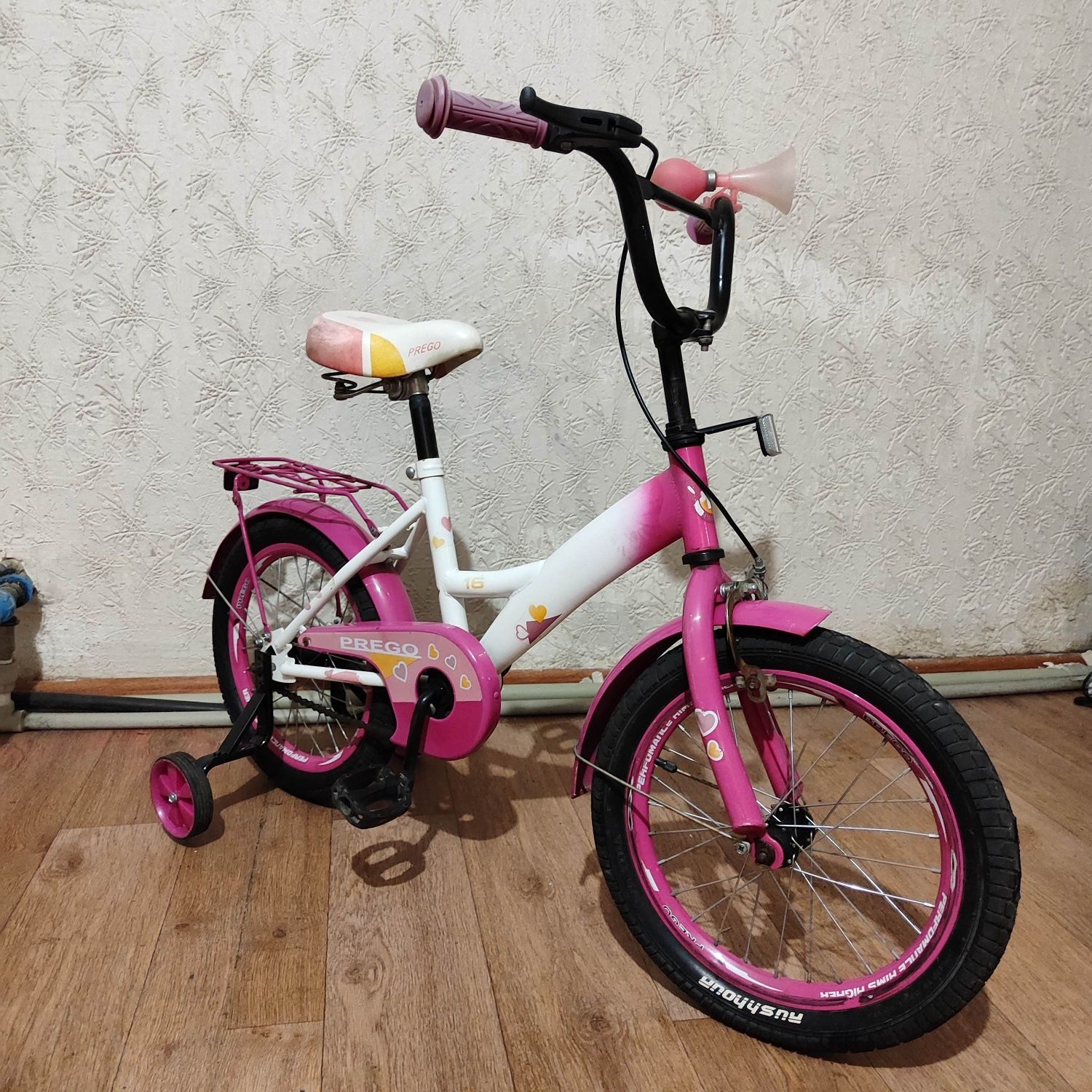 Велосипед велик для девочки. В хорошем состоянии.