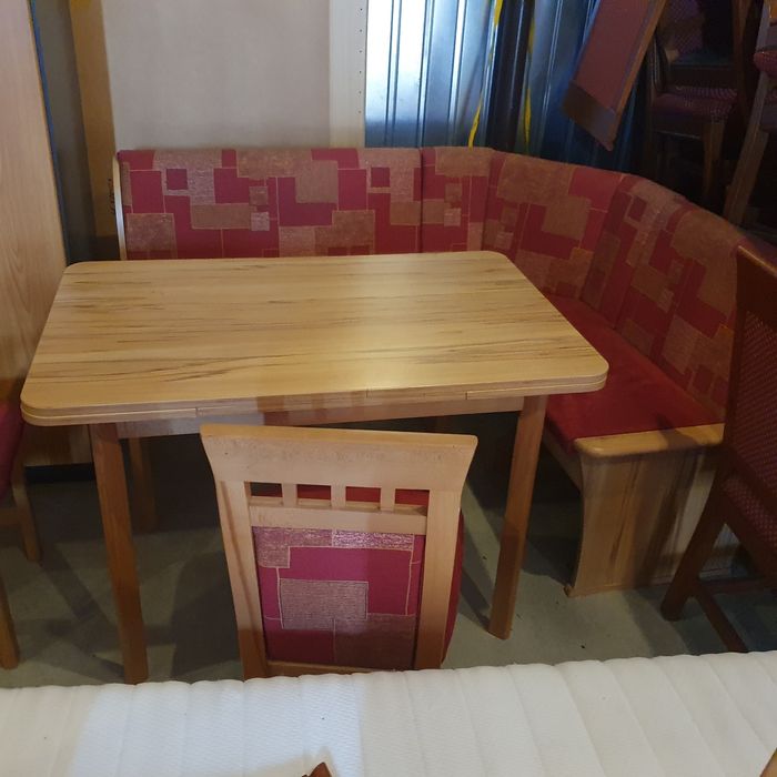 Colțar bucătărie +masă extensibila +scaune