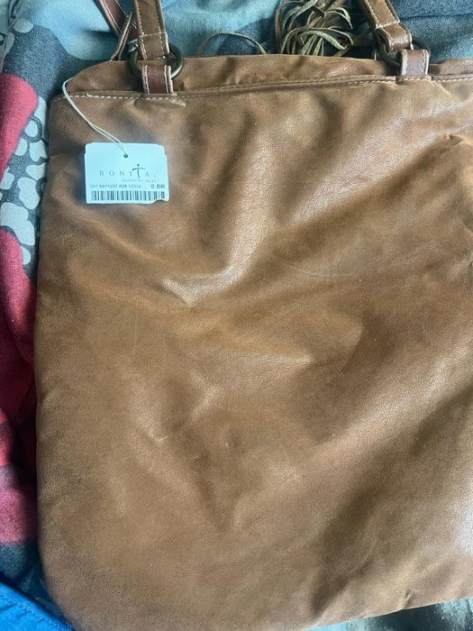 Дрехи обувки аксесоари