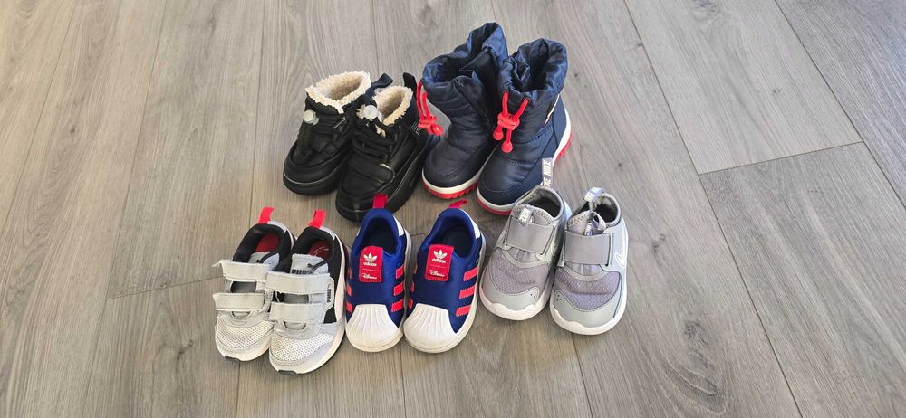 Vand Adidași copiii marime 22 5buc