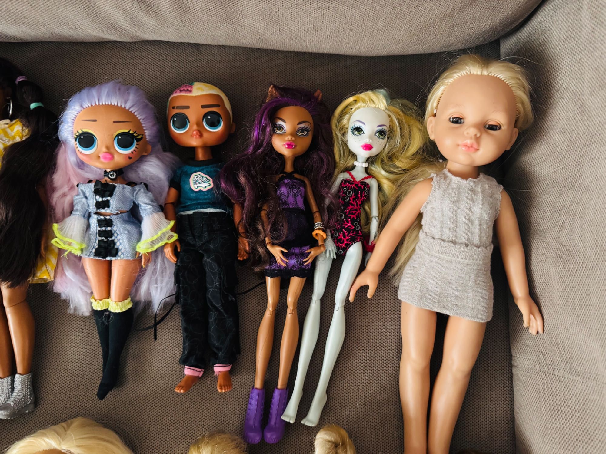 Барбита и Кукли LOL, Monster high, Rainbow high и други