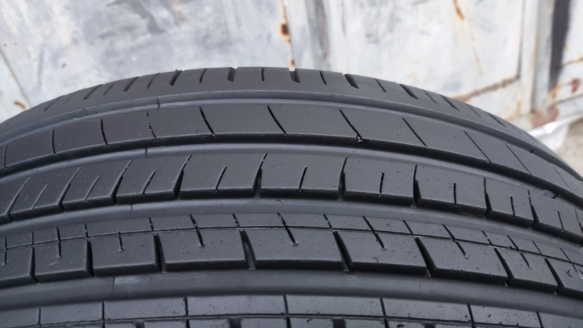 1бр. лятна гума 205/55/16 Royal Black 
dot23
7.3mm
Перфектно състояние