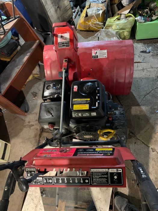 Продам снегоуборочную машину