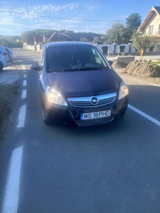Vând Opel Zafira B