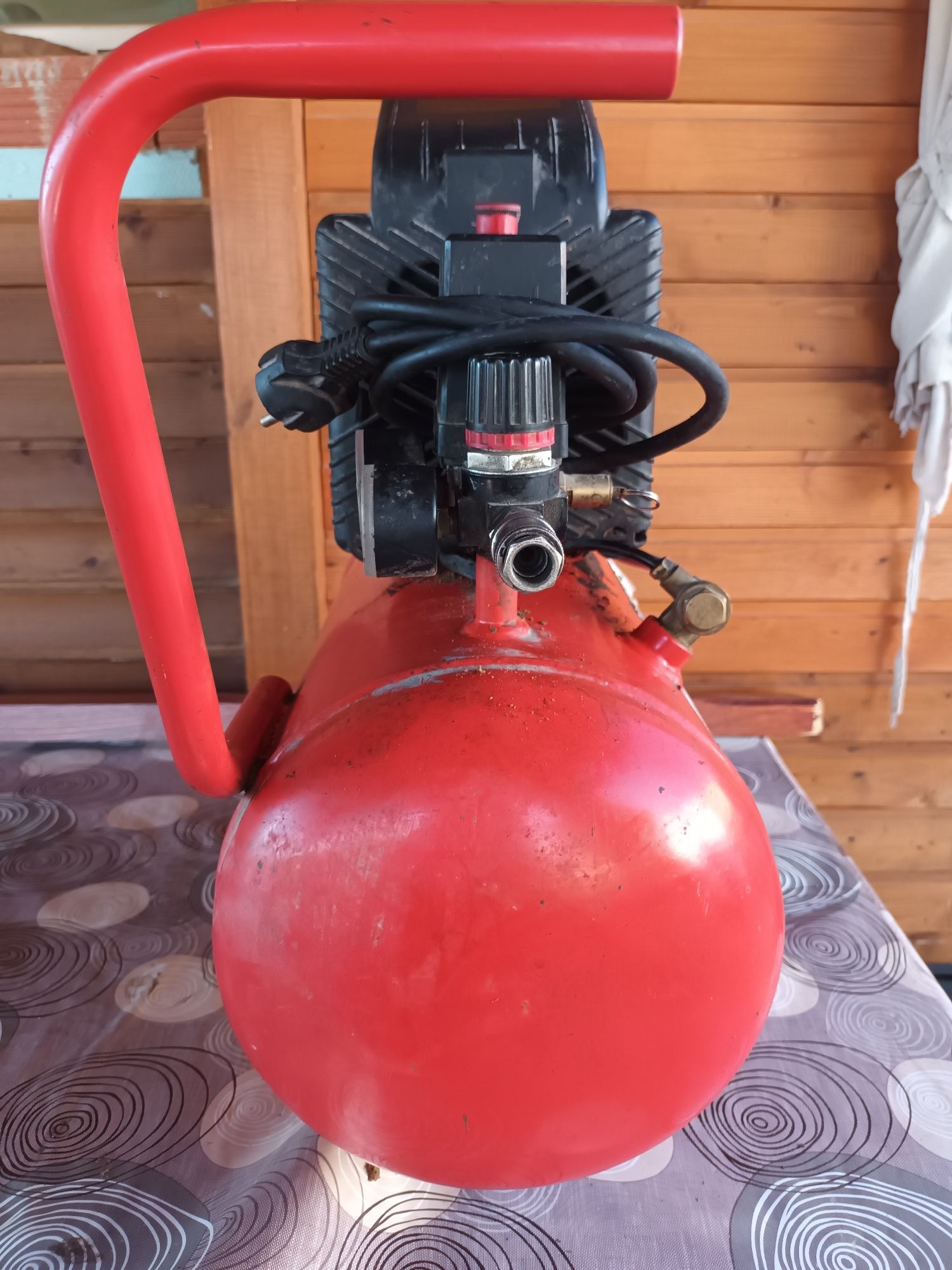 Компресор Black and Decker