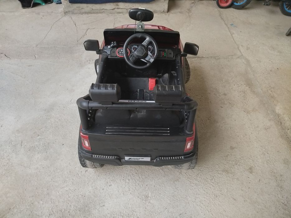 Detiskiy moshina sotiladi srochna