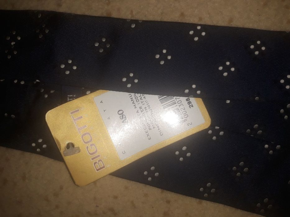 Cravata Bigotti 70% redusă ,executată manual