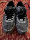 adidasi guess.