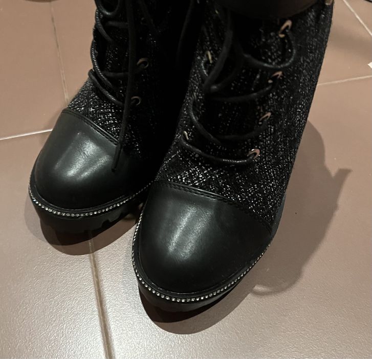 Боти на ток с връзки