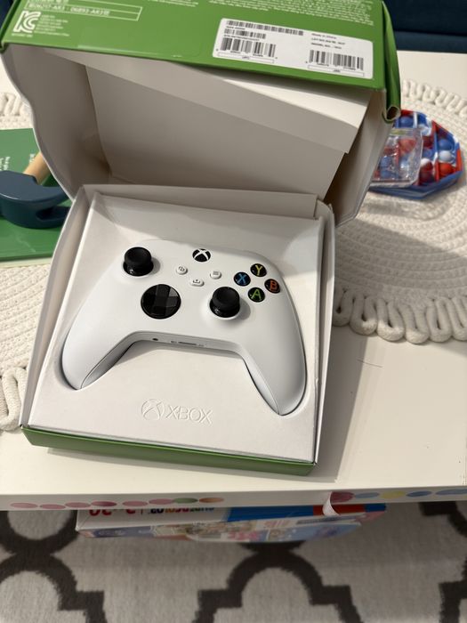 Controller Xbox cu baterii