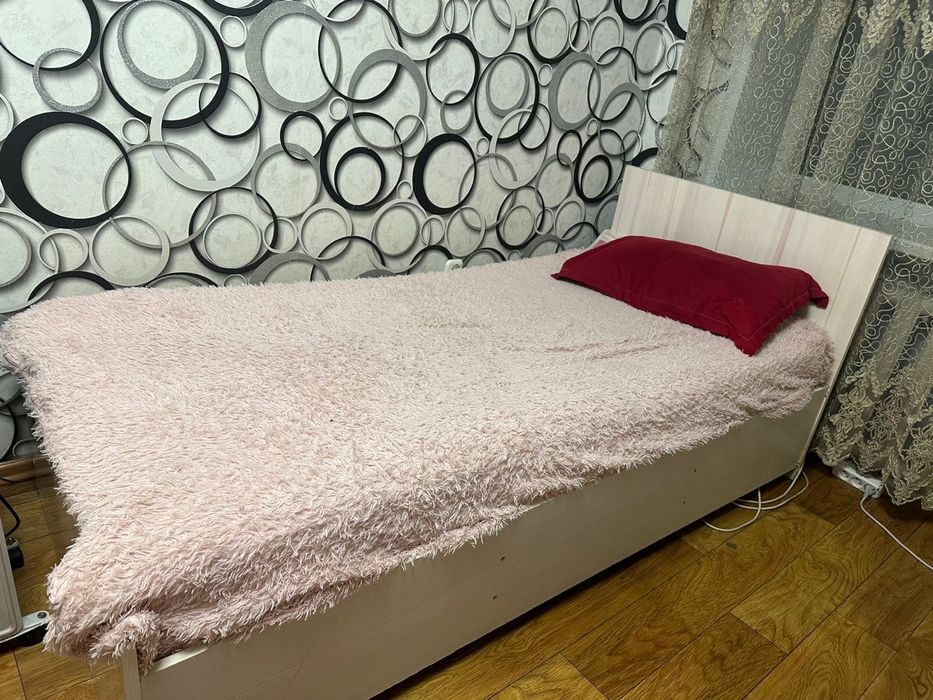 Продам кровать с матрасом