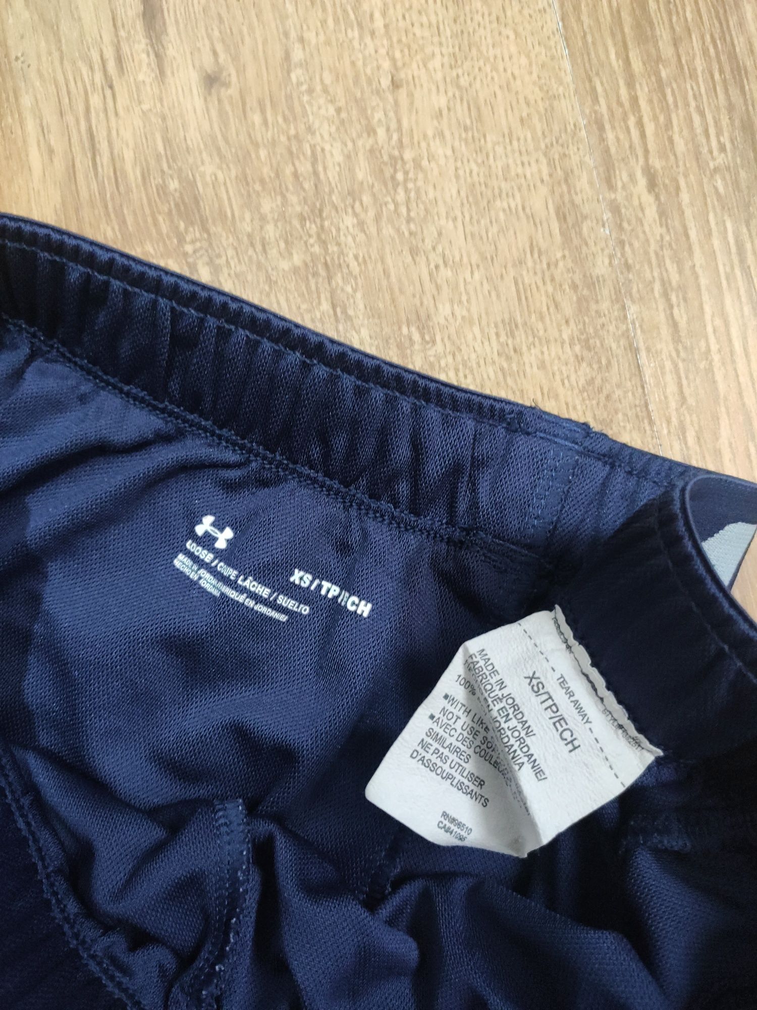 Pantaloni scurți de damă Under Armour mărimea XS