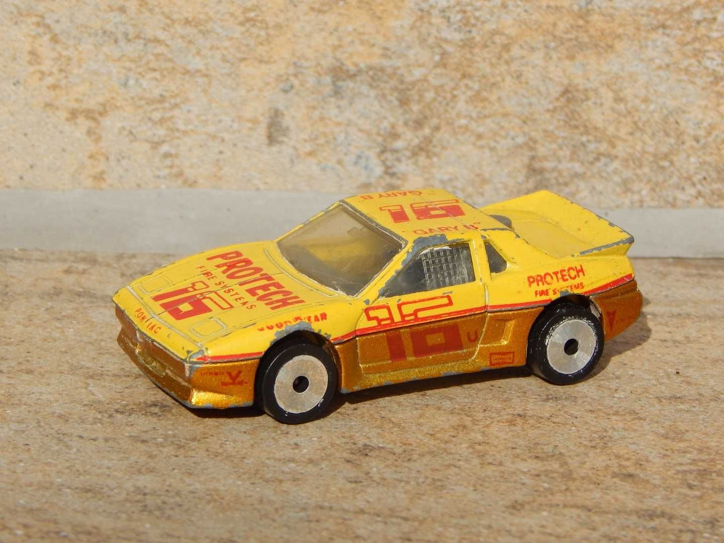 Macheta Pontiac Fiero Gary B Matchbox 1985 rara veche scara 1:56