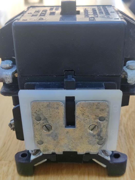 Vând contactor 32A - 500V
