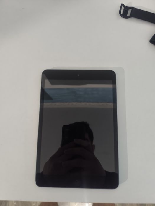 Vând tableta iPad mini