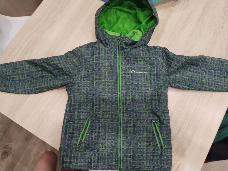 Продам ветровку на очень