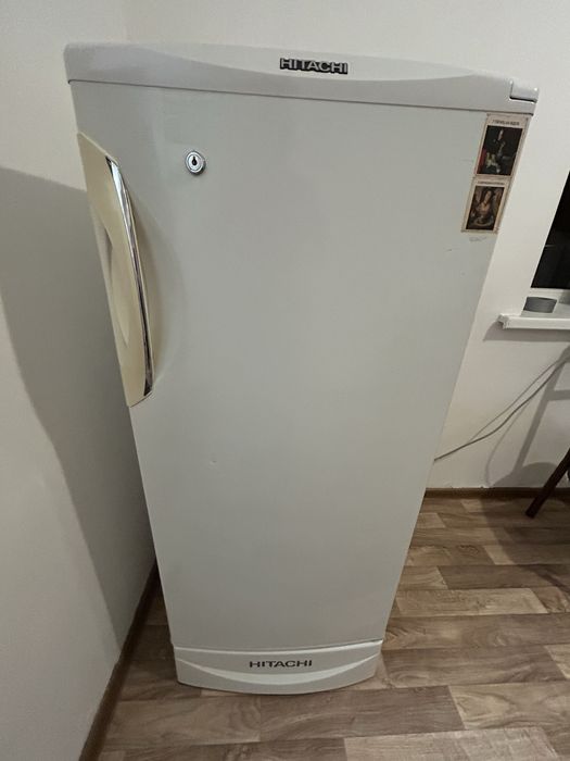 Холодильник Hitachi, диван 2 шт