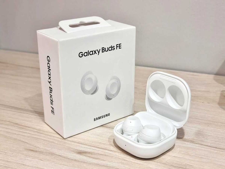Новый наушник Samsung Galaxy Buds FE + Смарт часы Samsung Galaxy Fit 3