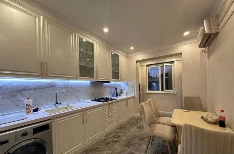 Ойбек Метро,  Сдаётся в аренду квартира в центре города 1100