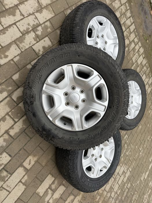 Jante Ford Ranger 265 65 17 Brigestone M+S