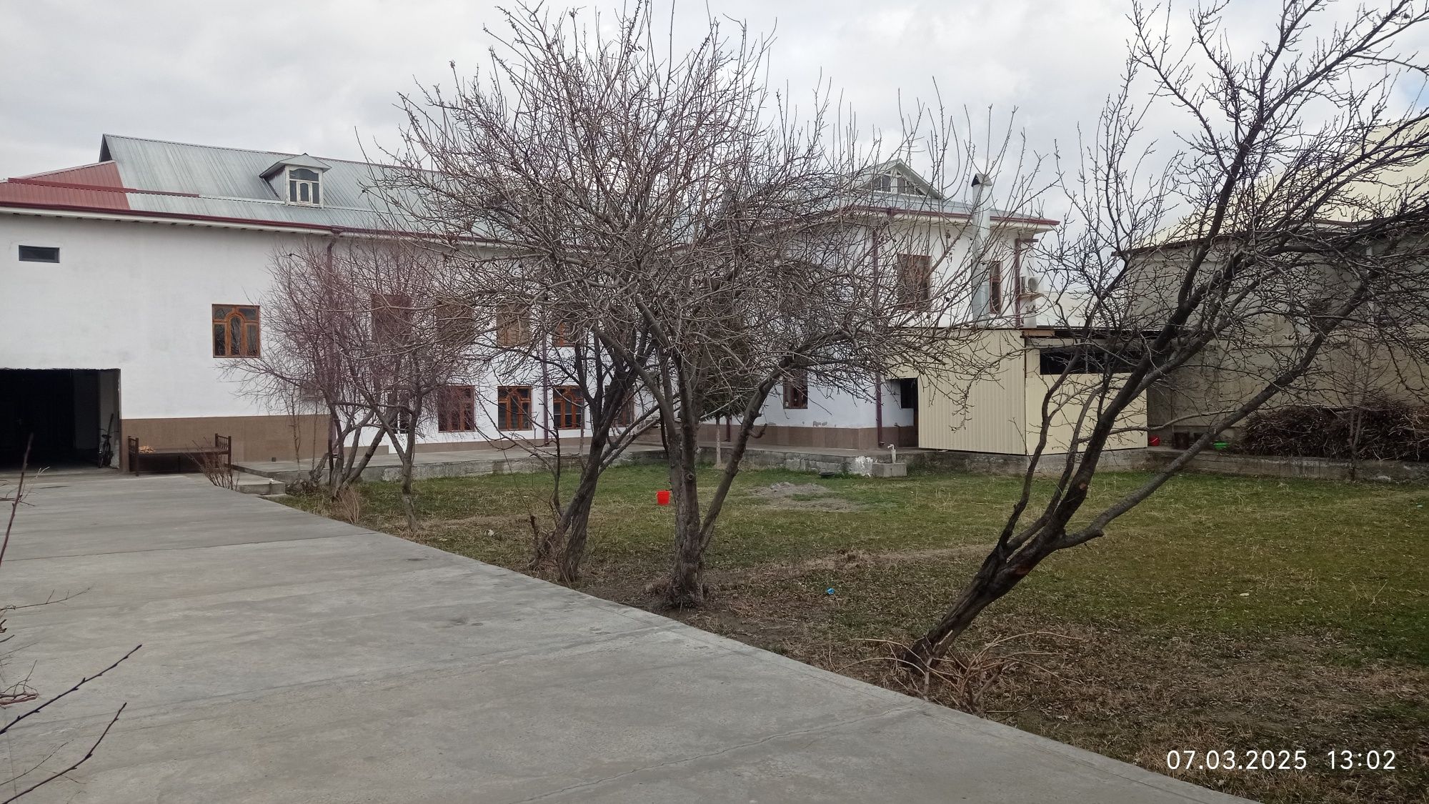 Ҳамма қулайликларга эга ҳовли сотилади