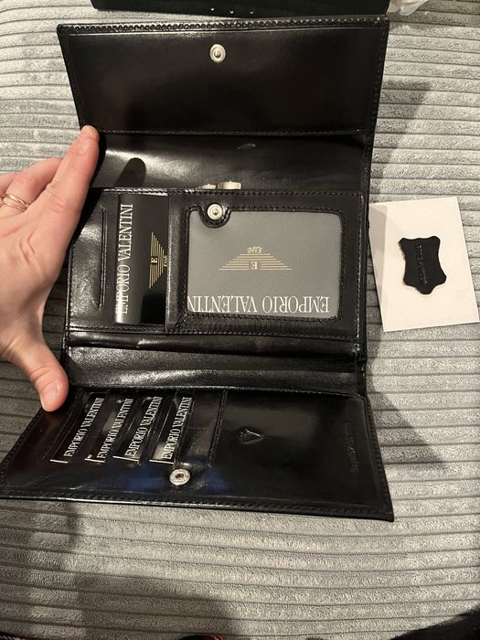 Vand portmoneu nou cu cutie, marca Emporio Valentini.
