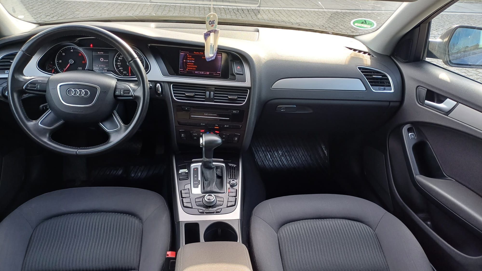 Audi A4 Automat 2.0Tdi 143Cp Euro 5 Bi-Xenon Navigație