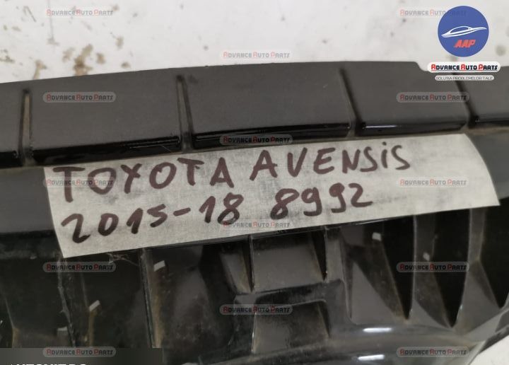 Оригинална централна решетка в добро състояние Тойота Авенсис / Toyota