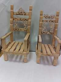 Ръчно изработени дървени столчета с декорация от скандинавски мъх