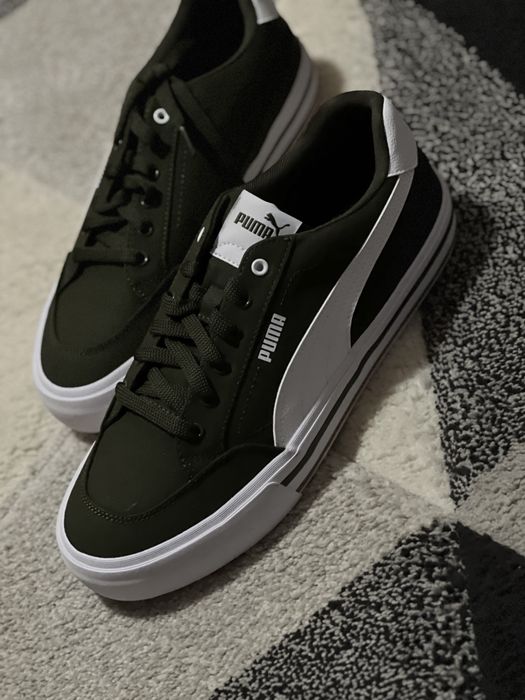 Vând o pereche de adidași Puma