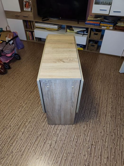 Продавам : Дървена маса