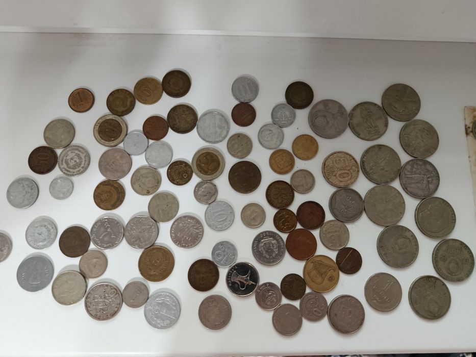 Монеты разных стран и разных городах