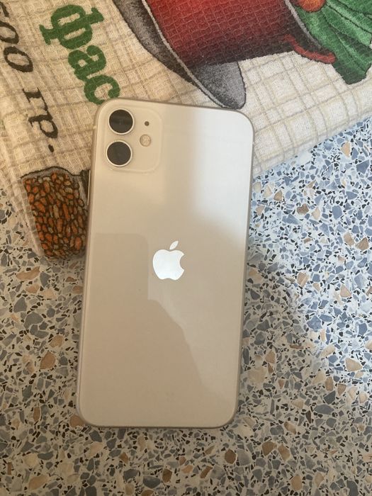 Продам айфон 11 на 128 гб