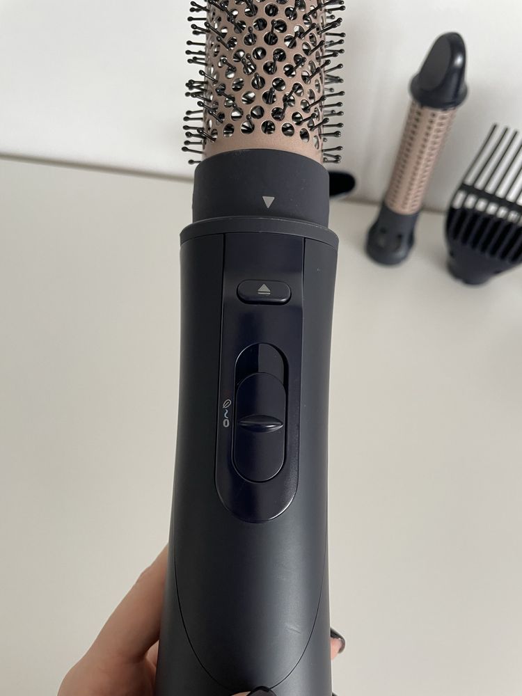 Сешоар- маша/ четка с горещ въздух PHILIPS SERIES 5000 Air styler