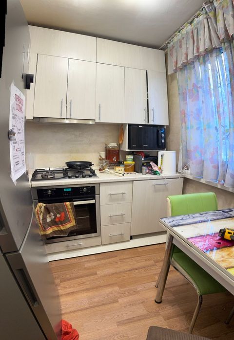 Продам кухню на 6 квадратов