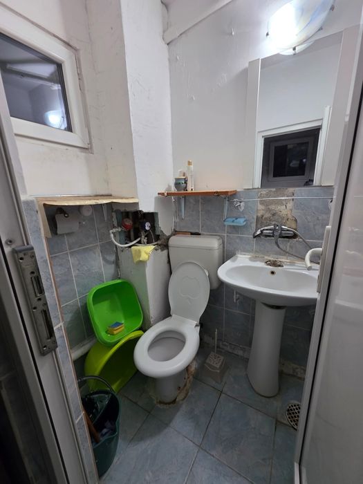 Închiriez garsoniera