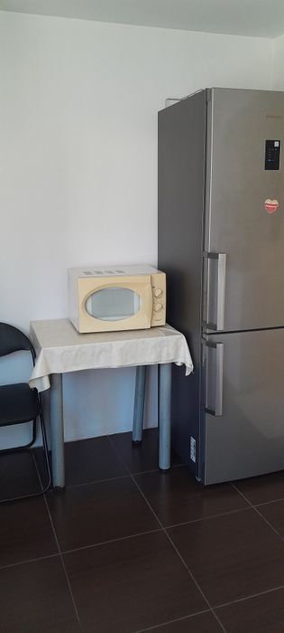 Dau în chirie apartament cu o camera