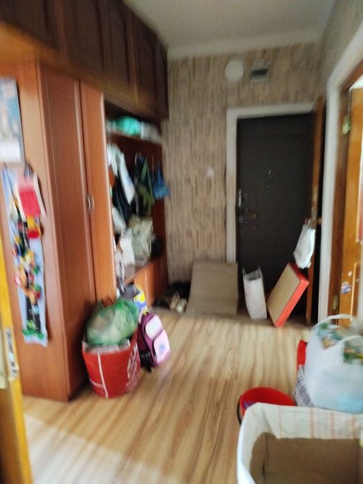 Oila bilan turushga o'qiydigan ishlaydigan qizlar ayolga kvartira bor