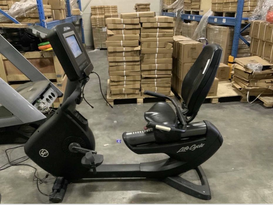 Bicicleta r95 life fitness engage cu ecran tactil